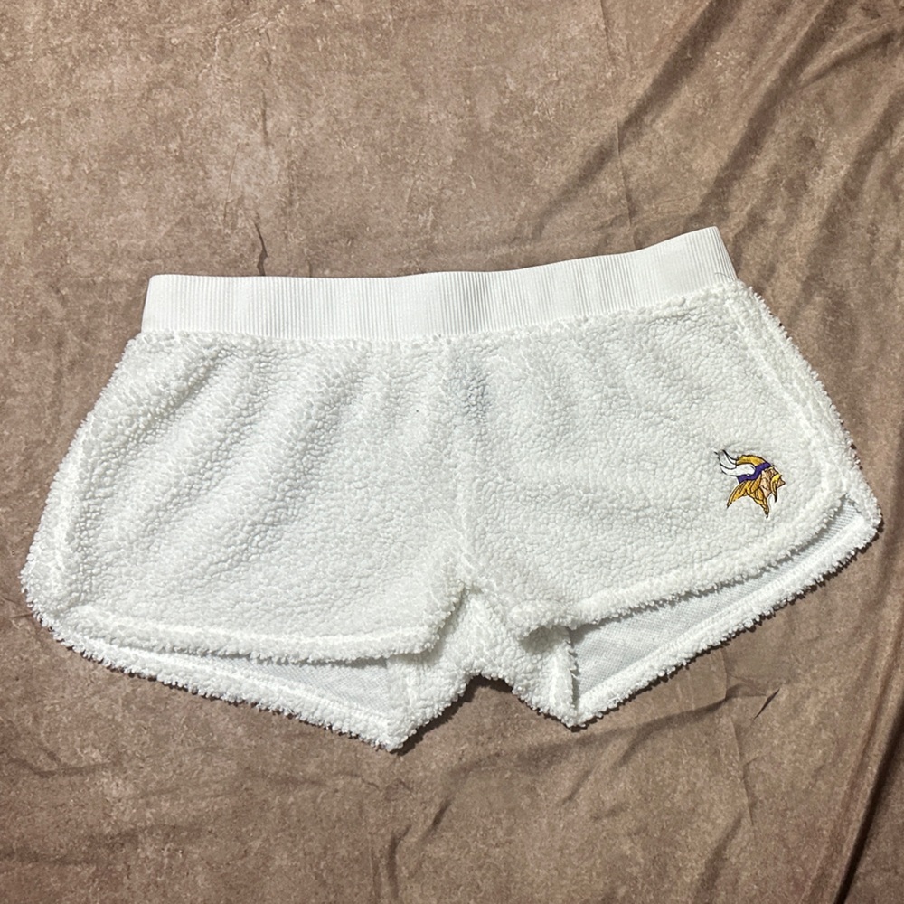 NFL Minnesota Vikings White Fluffy Crop Sweatshirt and Shorts Women’s XL Pajamas - Picture 5 of 8
